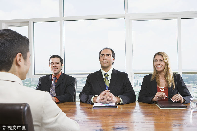 大学生“最难就业季”：有人没日没夜投简历