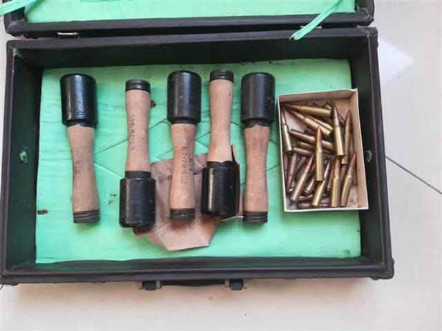 通山一老宅发现5颗军用手榴弹 警方引爆炸出直