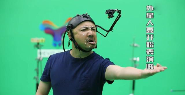 《疯狂的外星人》徐峥实力“卖脸”，外星人撞脸闪电