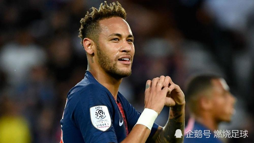 内马尔哭了!脚踝严重变形看着都疼 秀彩虹过人