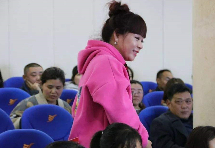 小学生家长会,父母的这3种穿着最讨人厌,家长