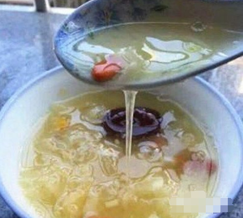 煮银耳时，先放糖还是后放糖?之前没注意，难怪不好吃