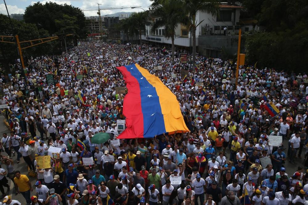80后新领袖出任委内瑞拉临时总统,马杜罗还