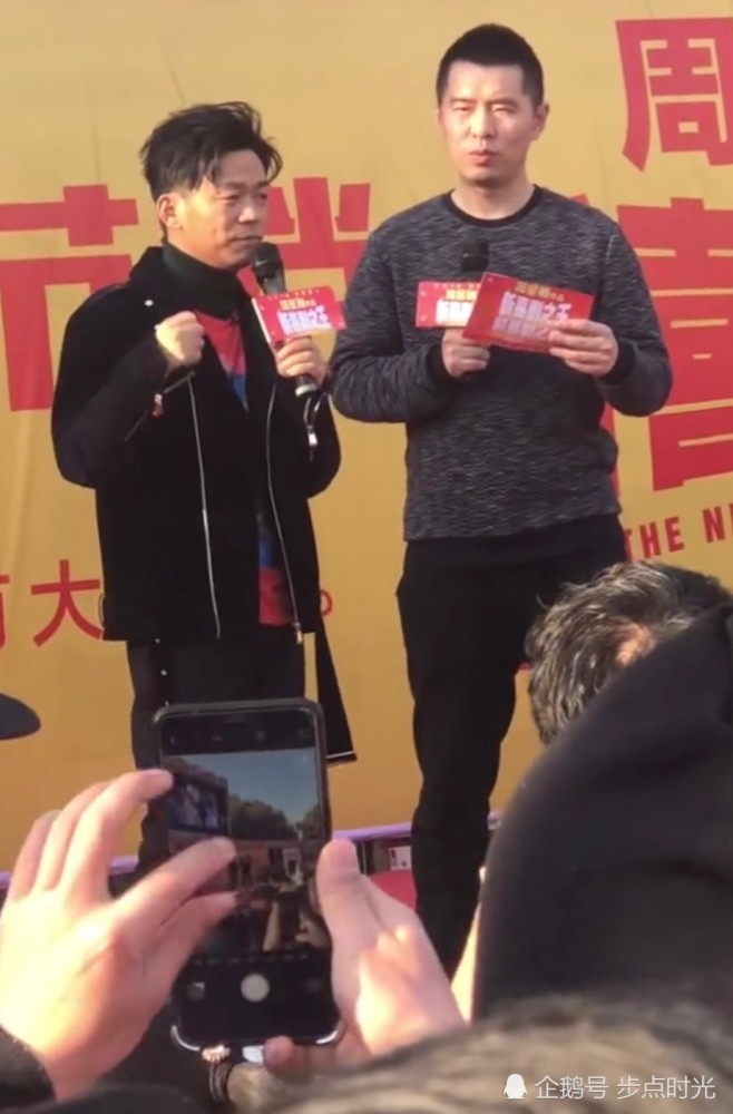 王宝强现身横店鼓励跑龙套演员:小人物也可以