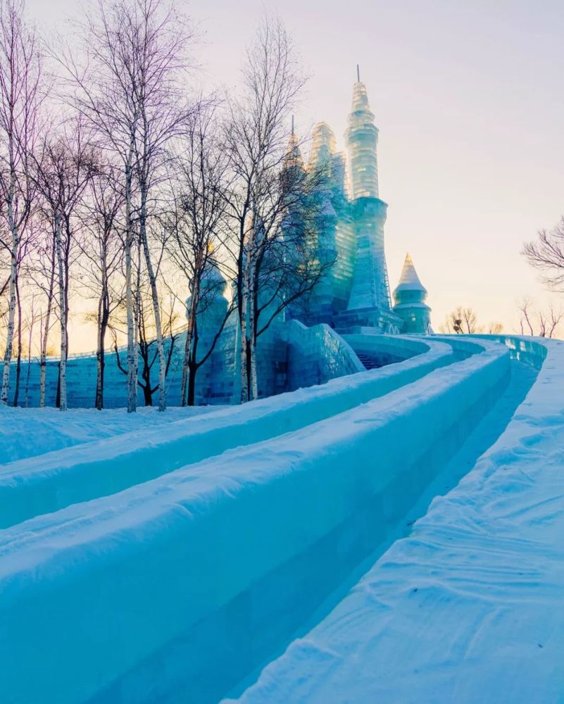 太阳岛雪博会——俄罗斯建筑风格的冰雕.图/cerkang
