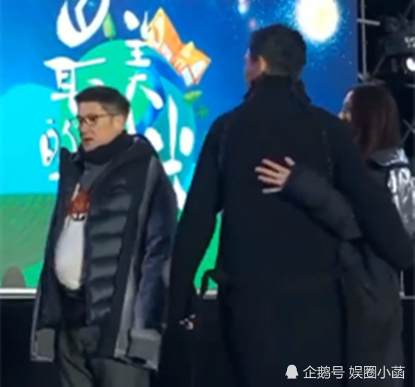 向佐情不自禁拥抱郭碧婷,粉丝大喊:在一起!郭爸