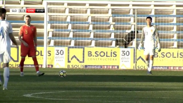 国足集训队热身赛前中超外援首发出战 身穿国