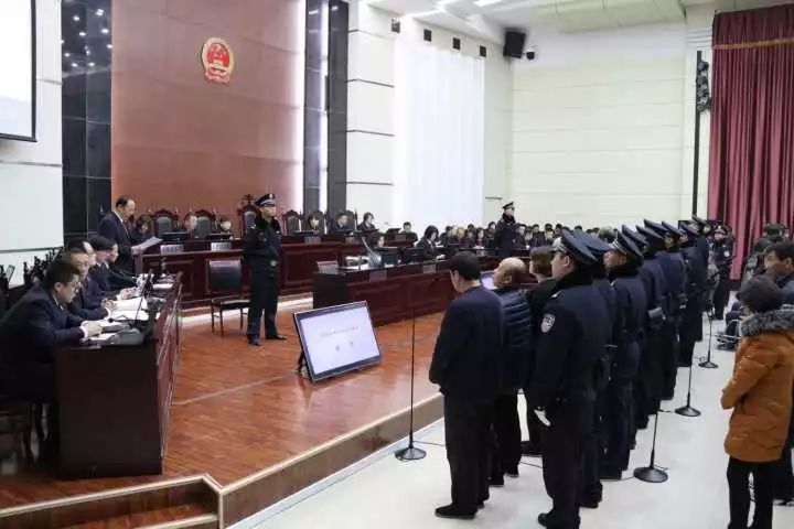 酒泉肃州:胡鑫,胡刚等34人涉黑案公开庭审