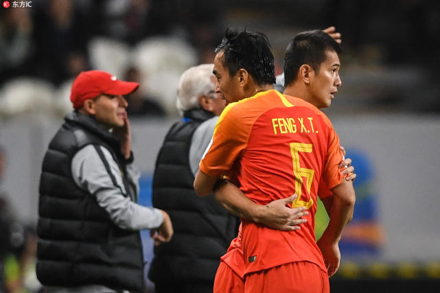 国足低级失误频现 这些年球迷承受了太多黑色