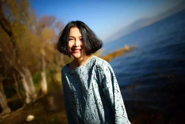 3个孩子的宁远,放弃做主持人做裁缝,活出最美风姿!