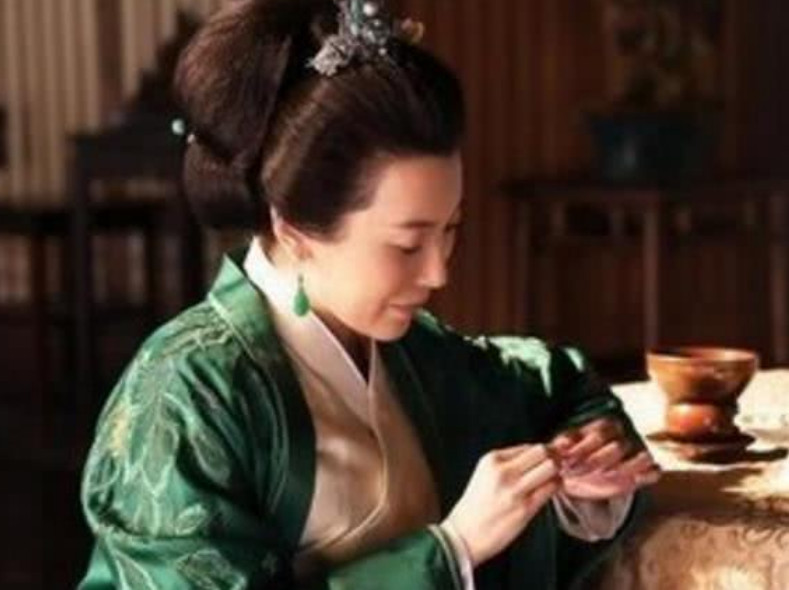 让女儿勾引文炎敬,为救五姐姐,明兰一招让其下线