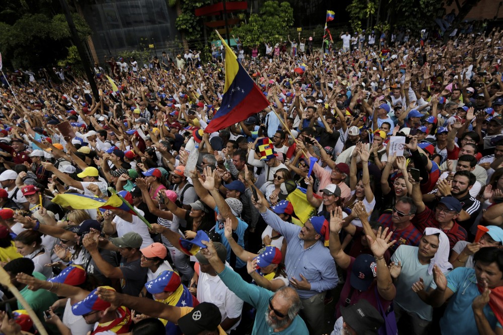 若马杜罗交出权力 委国“临时总统”瓜伊多:考虑特赦对方