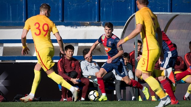 国足集训队惊现前中超外援 身穿中国队球衣首