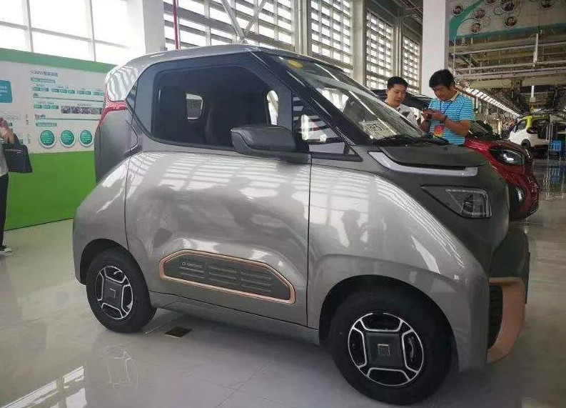 宝骏推出年轻电动代步车E200,带人们提前步入