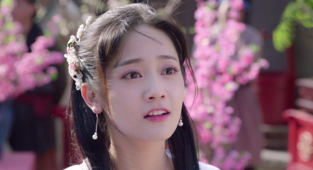 被郑湫泓美到了,《绝世千金》里可爱又俏皮,私