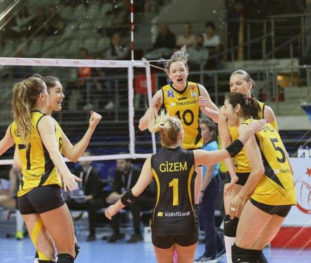 瓦基弗银行双子星合砍29分 朱婷轰超高扣球命