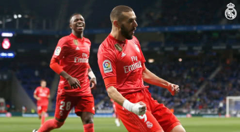 [体育早报]西甲皇马巴萨均取胜 足总杯切尔西晋