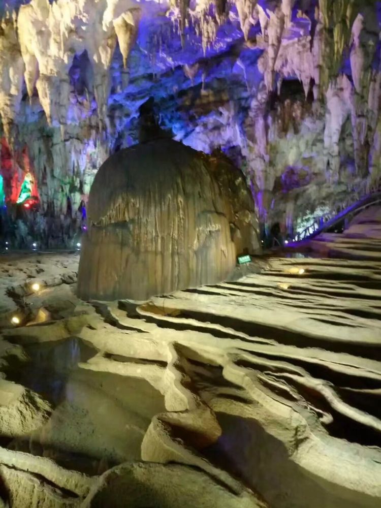 德保吉星岩景区:千年一吻,万丈深渊,美不胜收