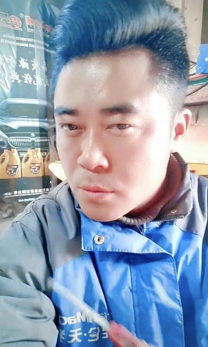 抖音修车小哥走红!短短十秒竟化身型男?网友:不做发型师可惜了
