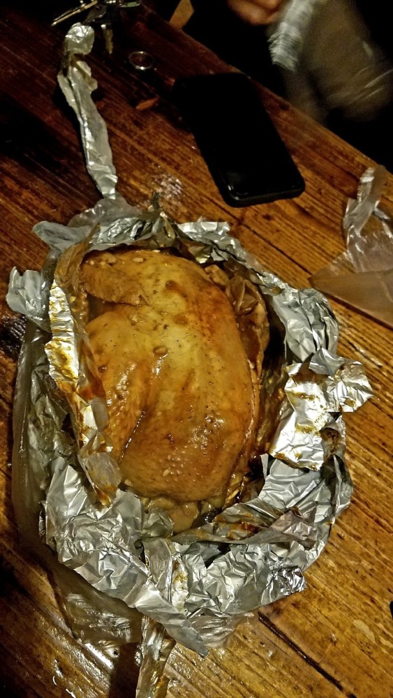 韩国人第一次吃叫花鸡,一脸诧异问吃土?,网友