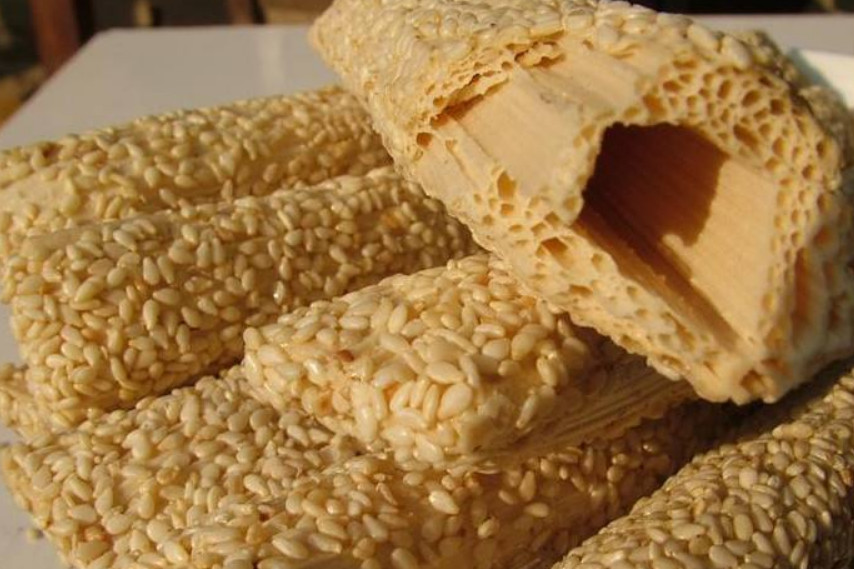 二十三糖瓜粘,北方今天小年,南方明天小年,你那