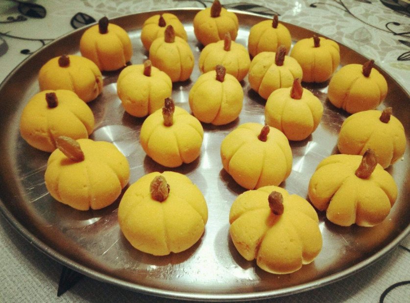 二十三糖瓜粘,北方今天小年,南方明天小年,你那