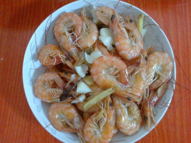 白水煮虾,到底是热水下锅还是冷水下锅?好多人