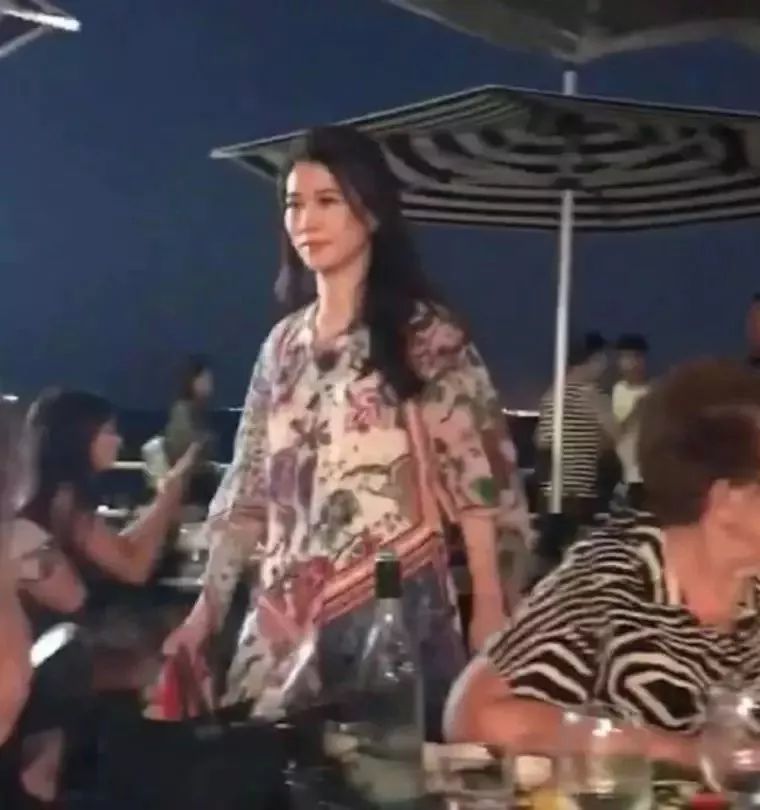 《妻子2》现身澳洲录制，章子怡霸气登报，谢娜人气颜值被吊打