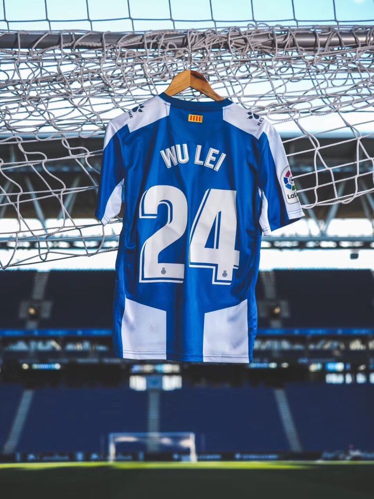 武磊西班牙人球衣开售!近85欧 中国球迷拔得头