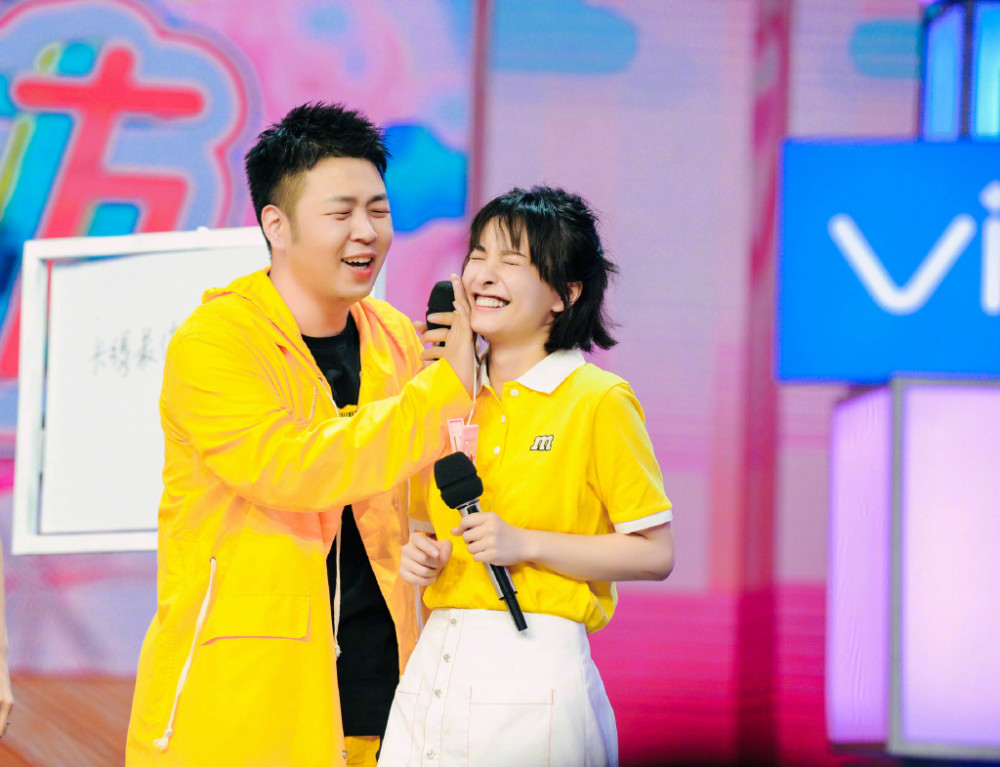 快乐家族为吴昕送生日祝福,杜海涛12个感叹号