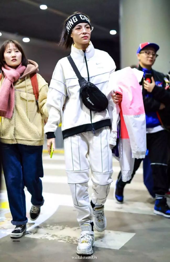 郭碧婷向佐穿CP装秀恩爱 杨幂少女私服look