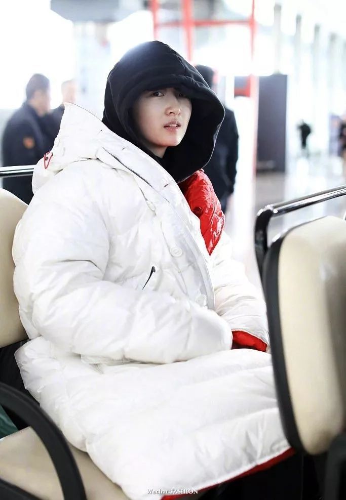 郭碧婷向佐穿CP装秀恩爱 杨幂少女私服look