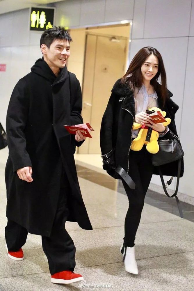 郭碧婷向佐穿CP装秀恩爱 杨幂少女私服look