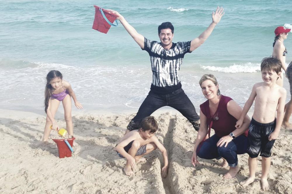 世界上第一个怀孕男子,生下4个孩子,被很多人