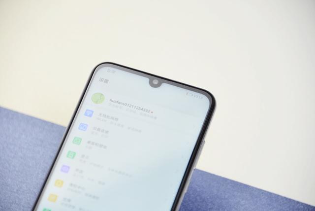 荣耀10青春版和小米8青春版全方位对比 看完你