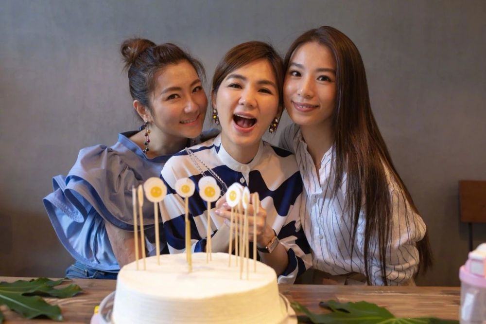 37岁任家萱去约会,提出2个疑问后,平时笑嘻嘻