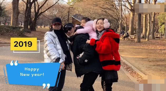 章子怡录节目汪峰独自带娃现身美国机场,醒醒