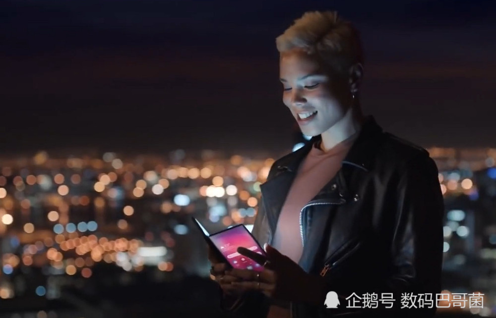 三星折叠屏手机亮相宣传视频:外屏边框更窄 机