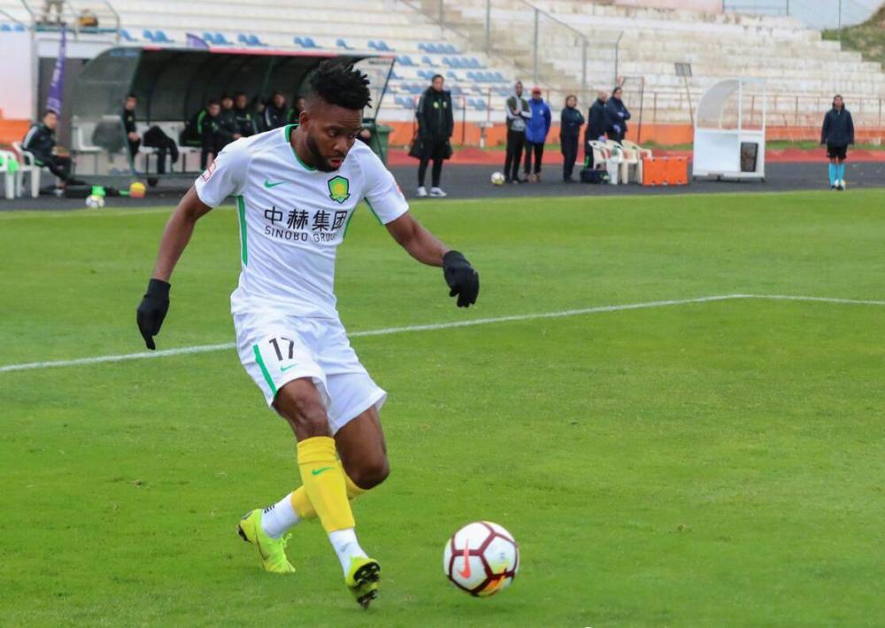 大西洋杯赛国安0-2奥地利霸主 女记者被广告牌