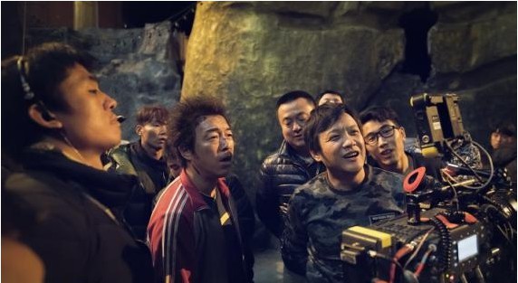 宁浩的《疯狂的外星人》底子是悲剧,愣是被黄