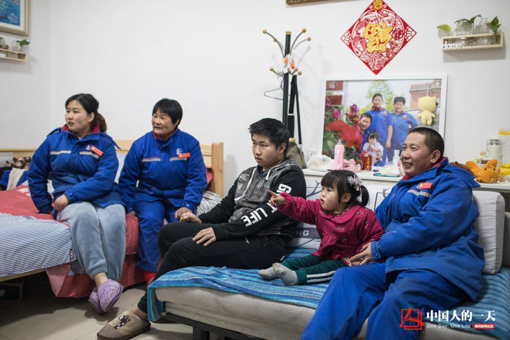 我的春节不放假:三代人生活在加油站 14年只回