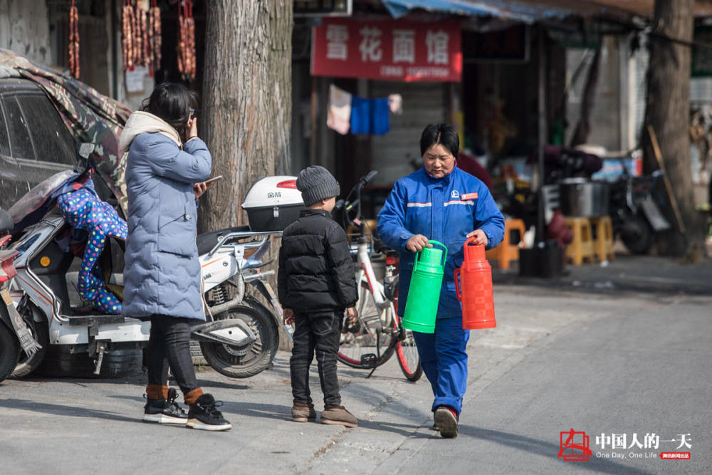 我的春节不放假:三代人生活在加油站 14年只回