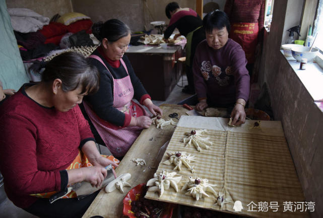 晋南春节民俗:蒸花馍,农村的媳妇们捏的花馍,既好看又好吃