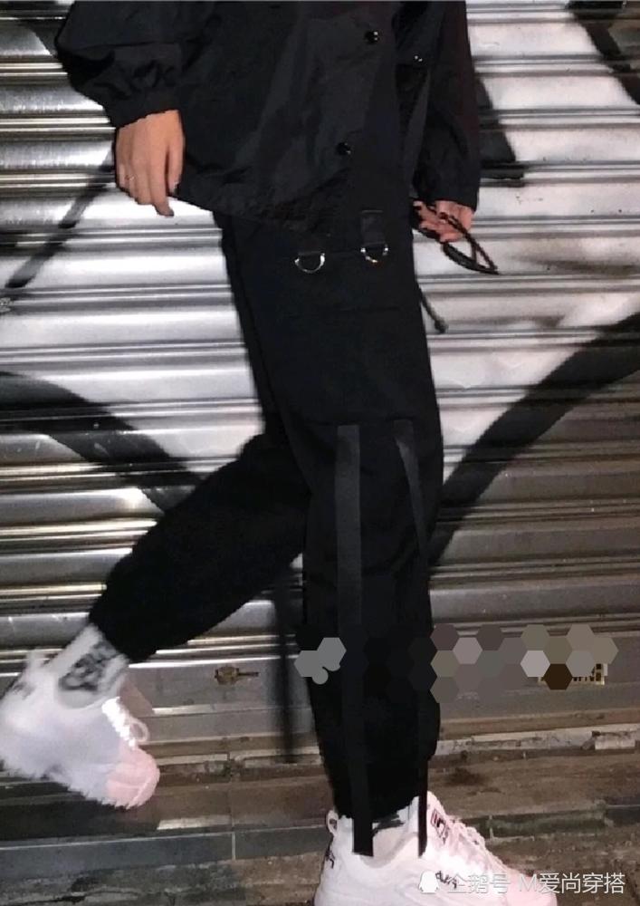 建议大家:早春开学别穿运动裤,试试"工装裤 老爹鞋"