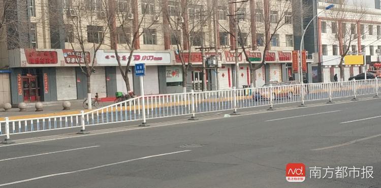 呼和浩特主干道禁贴春联? 城管:规范贴春联并