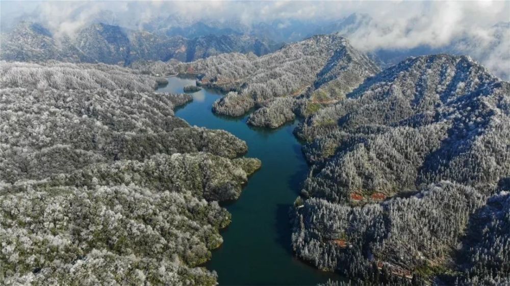 《红龙湖雪景航拍》—李骁摄