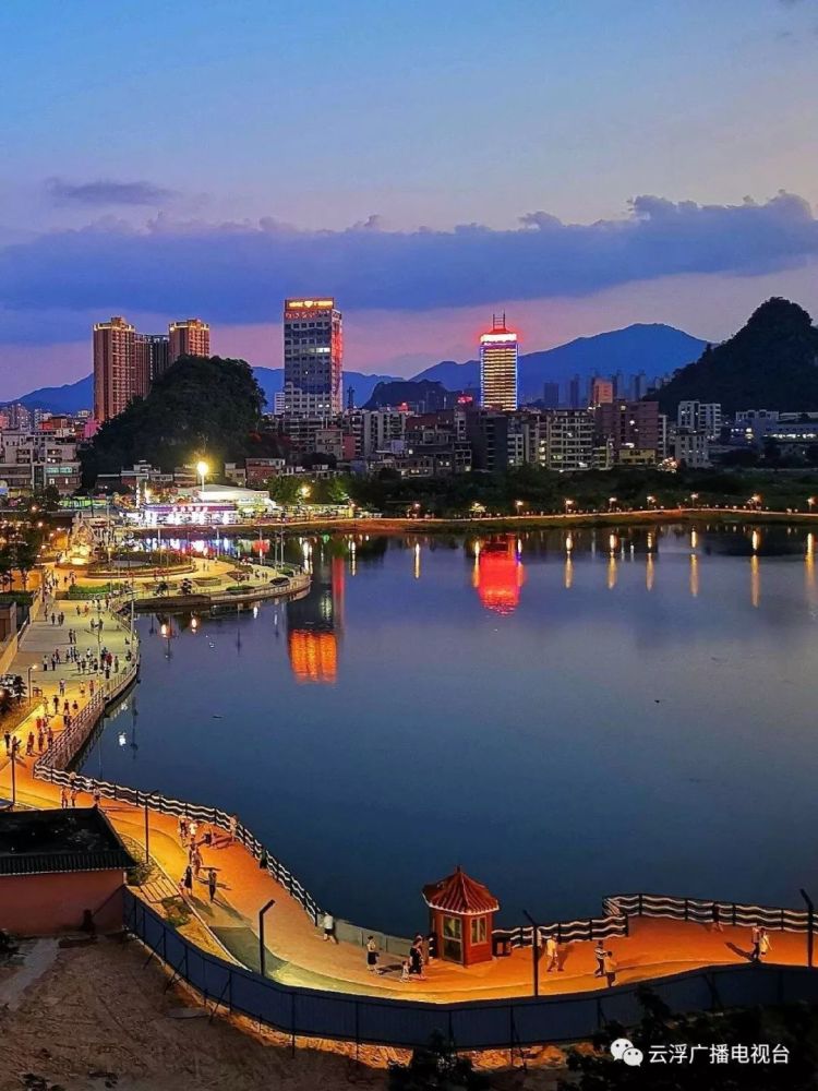 云浮超美夜景大片出炉,朋友圈都刷爆了!