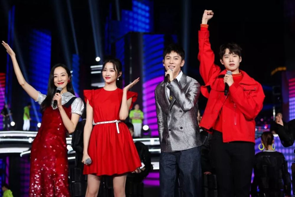 春晚鲜肉小花齐报道!今年的梗竟被葛优承包