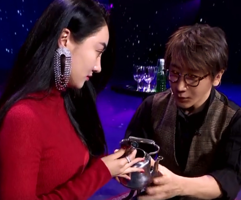 刘谦魔术《魔壶》曾在去年演过 魔术师张科民