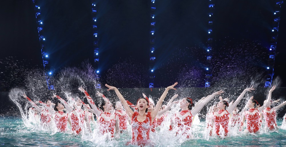 跳着芭蕾花样游泳,林志玲这个节目不是春晚最